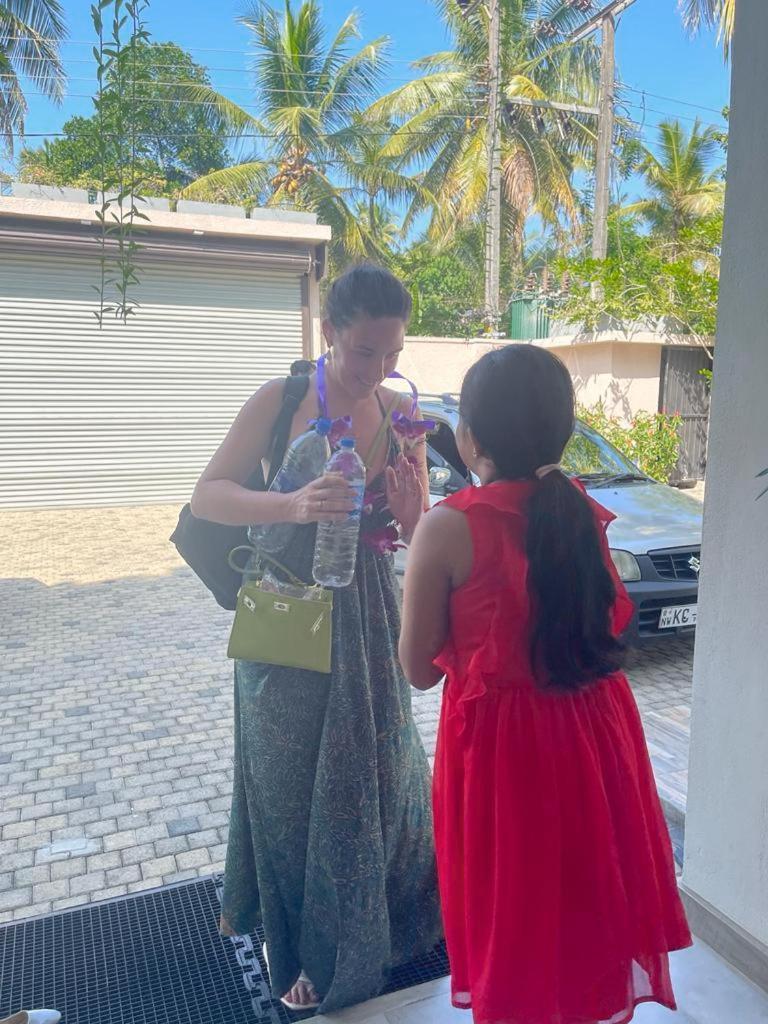 Ceylanro Transit Villa Negombo Buitenkant foto