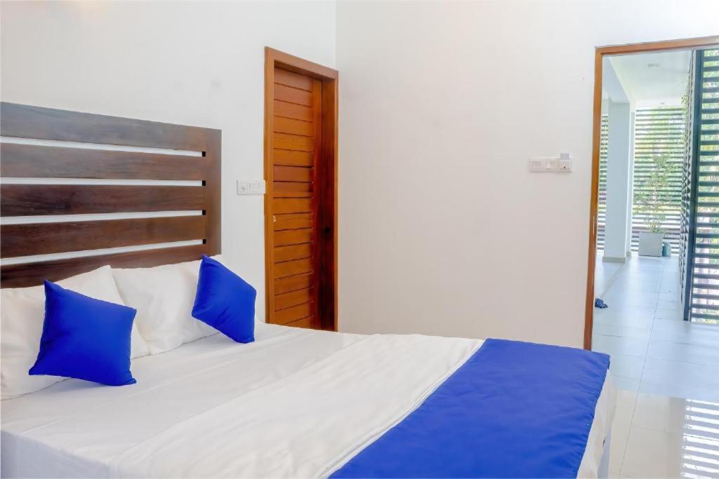 Ceylanro Transit Villa Negombo Buitenkant foto